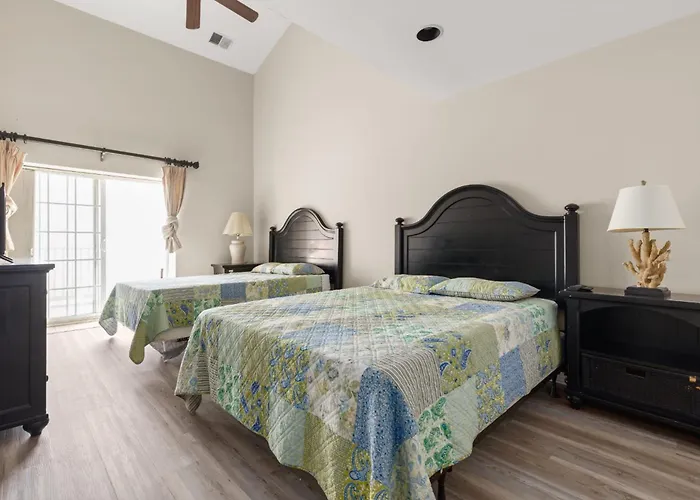 Oceanfront 3 *