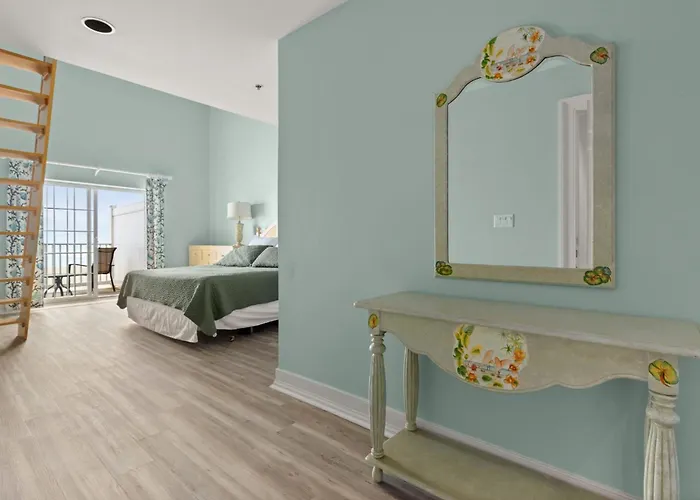 Oceanfront 3 *